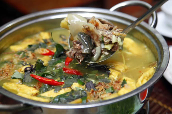 Ba ba om chuoi dau